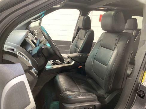 Used 2014 Ford Explorer XLT w/ Equipment Group 202A image 11