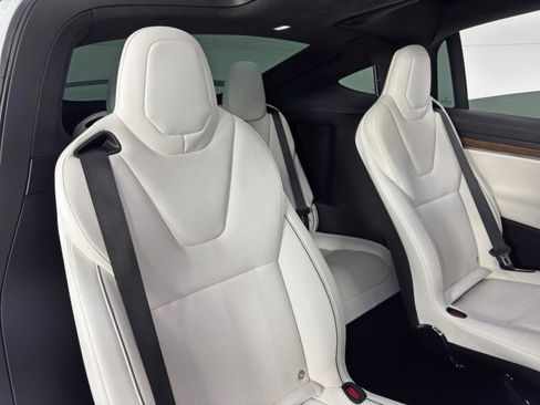 Used 2022 Tesla Model X image 45