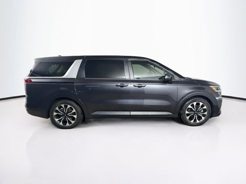 Used 2023 Kia Carnival EX FWD image 2