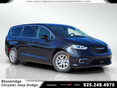 Used 2024 Chrysler Pacifica Touring-L