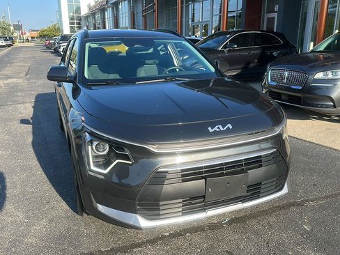 Used 2025 Kia Niro LX FWD image 6