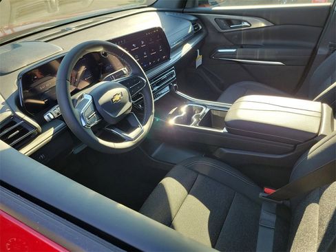 New 2026 Chevrolet Traverse LT image 3