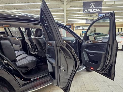 Used 2015 Mercedes-Benz GL 450 4MATIC w/ Appearance Package image 17
