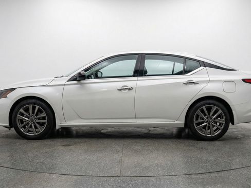 Used 2025 Nissan Altima 2.5 SV image 5