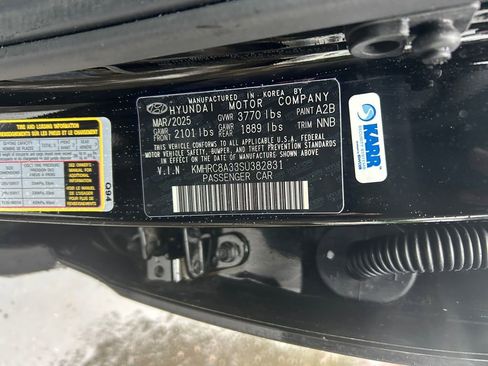 Used 2025 Hyundai Venue SEL image 34