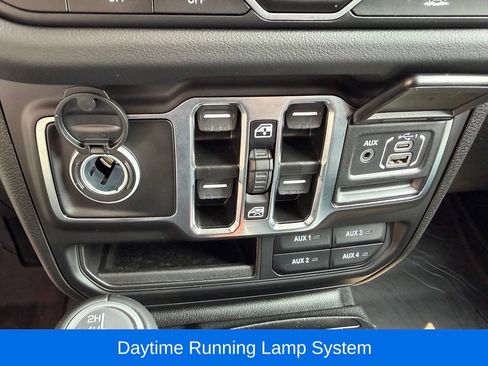 Certified 2025 Jeep Gladiator Mojave AWD/4WD image 28