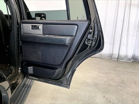 Used 2016 Ford Expedition XLT RWD image 23