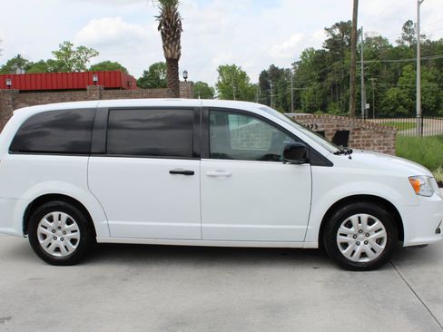 Used 2020 Dodge Grand Caravan SE FWD image 25