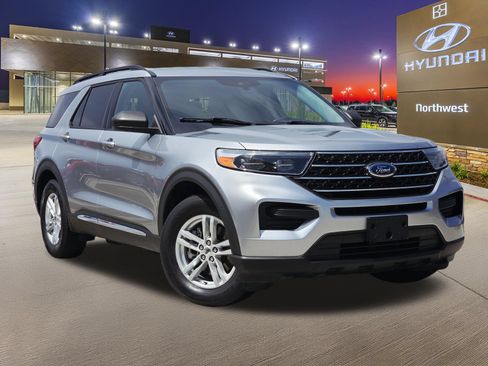Used 2022 Ford Explorer XLT RWD image 3
