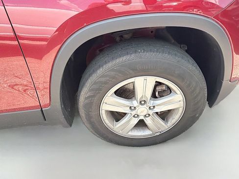 Used 2021 Chevrolet Trax LS AWD/4WD image 9