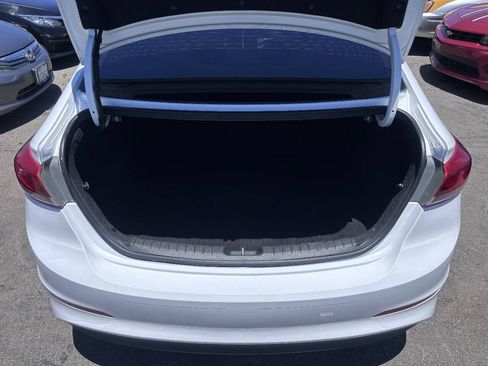 Used 2017 Hyundai Elantra SE FWD image 7