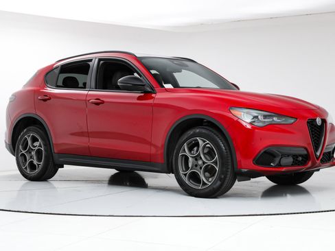New 2025 Alfa Romeo Stelvio Sprint image 7
