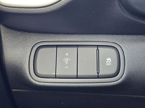 Used 2025 Hyundai Venue SEL FWD image 21