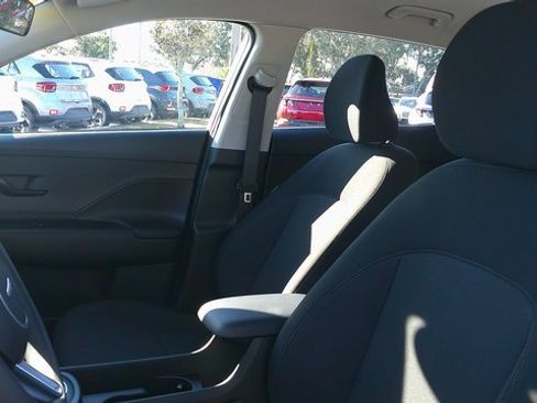 Certified 2024 Hyundai Kona SE image 5