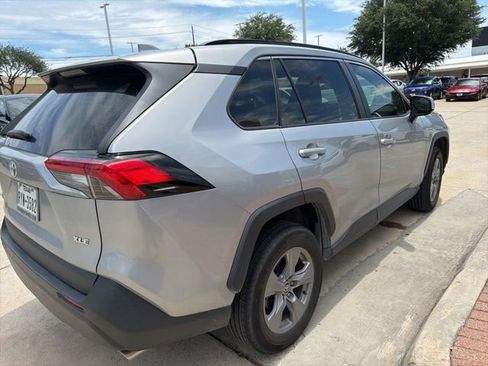 Used 2022 Toyota RAV4 XLE w/ Convenience Package FWD image 5