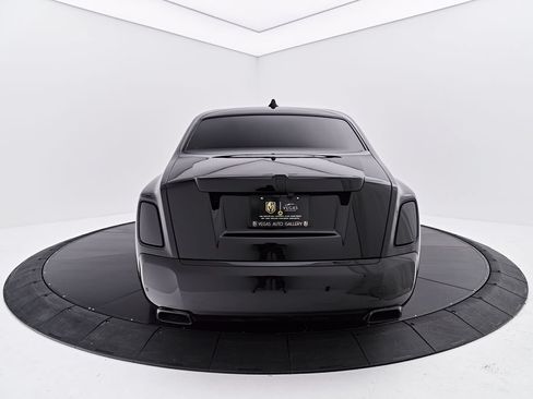 Used 2024 Rolls-Royce Phantom Sedan w/ The Phantom Package RWD image 13