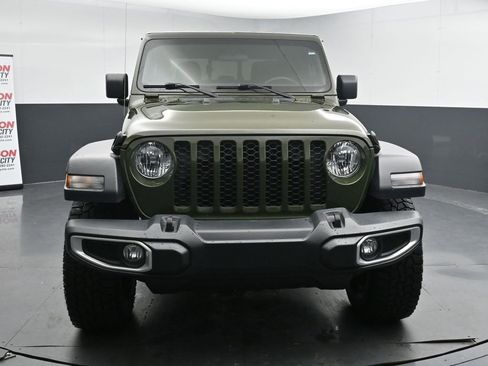 Used 2023 Jeep Gladiator Sport image 3