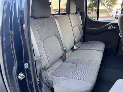 Used 2019 Nissan Frontier SV image 13