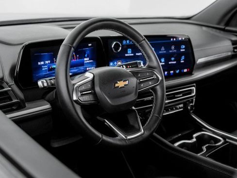 Used 2025 Chevrolet Traverse LT w/ LPO, Floor Liner Package FWD image 14