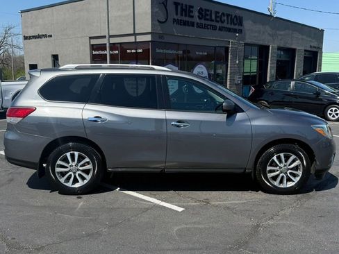 Used 2016 Nissan Pathfinder SV image 19