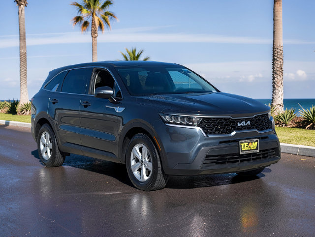 Used 2023 Kia Sorento LX FWD image 4
