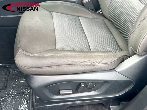 Used 2023 Ford Explorer XLT AWD/4WD image 25