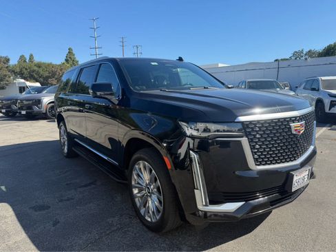 Used 2022 Cadillac Escalade ESV Luxury AWD/4WD image 2