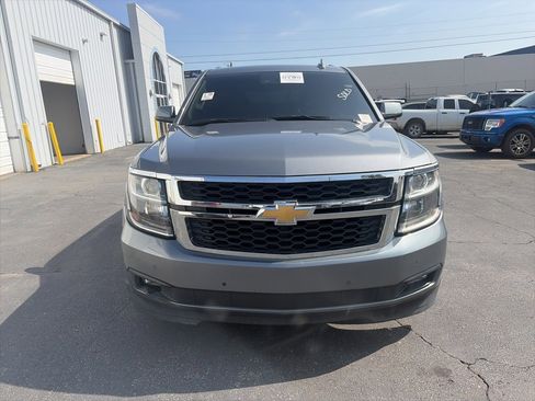 Used 2020 Chevrolet Tahoe LT w/ Luxury Package image 2