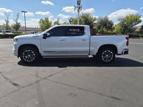 Used 2022 Chevrolet Silverado 1500 High Country w/ Z71 Off-Road Package AWD/4WD image 8