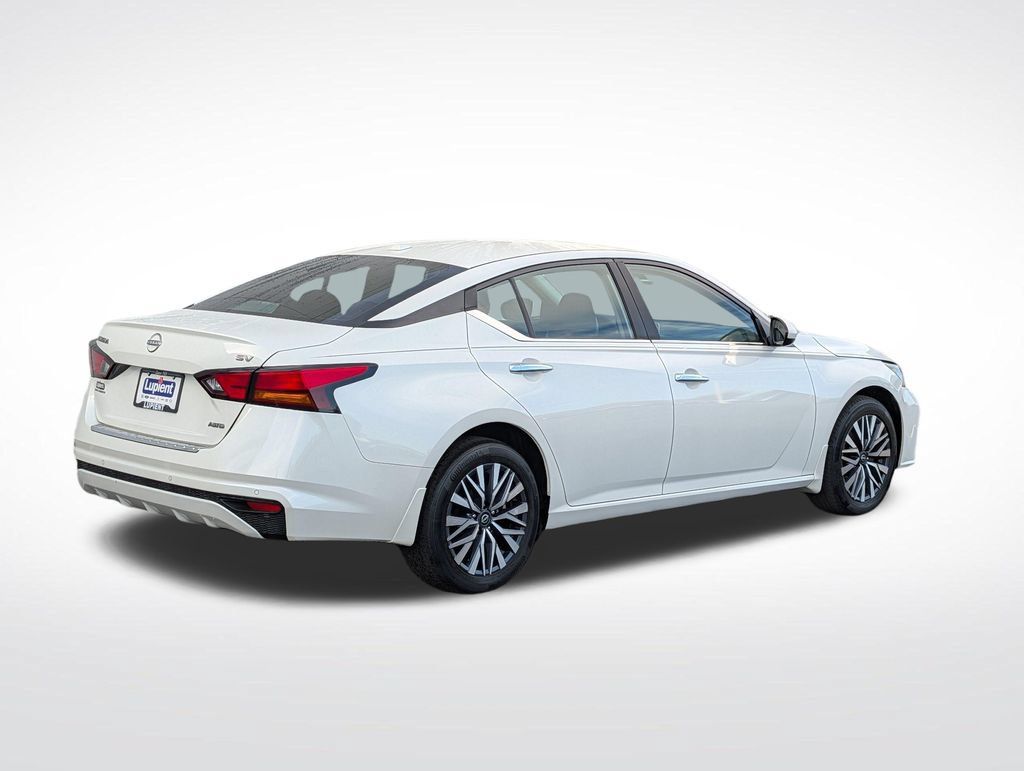 Used 2023 Nissan Altima 2.5 SV AWD/4WD image 3