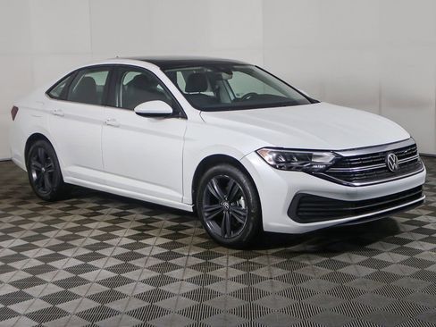 Used 2023 Volkswagen Jetta SE w/ Panoramic Sunroof Package image 2