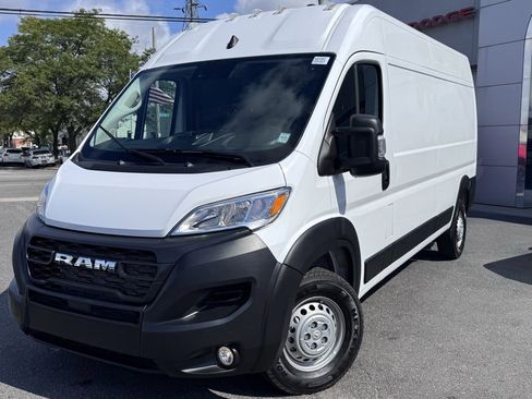 Used 2025 RAM ProMaster 2500 w/ Convenience Group image 3