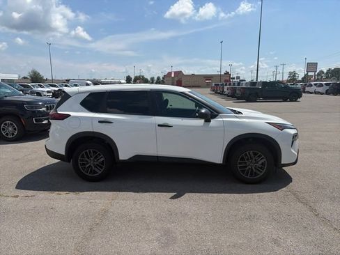 Used 2024 Nissan Rogue S FWD image 7