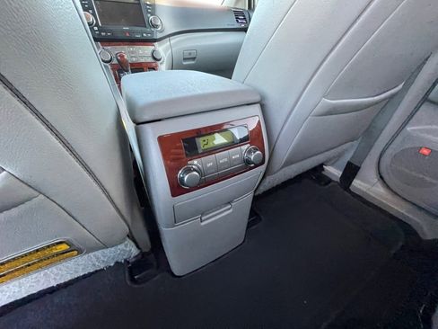 Used 2012 Toyota Highlander Limited image 25