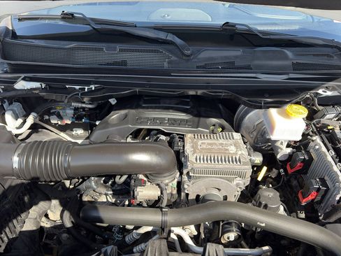 Used 2020 RAM 1500 Laramie AWD/4WD image 9