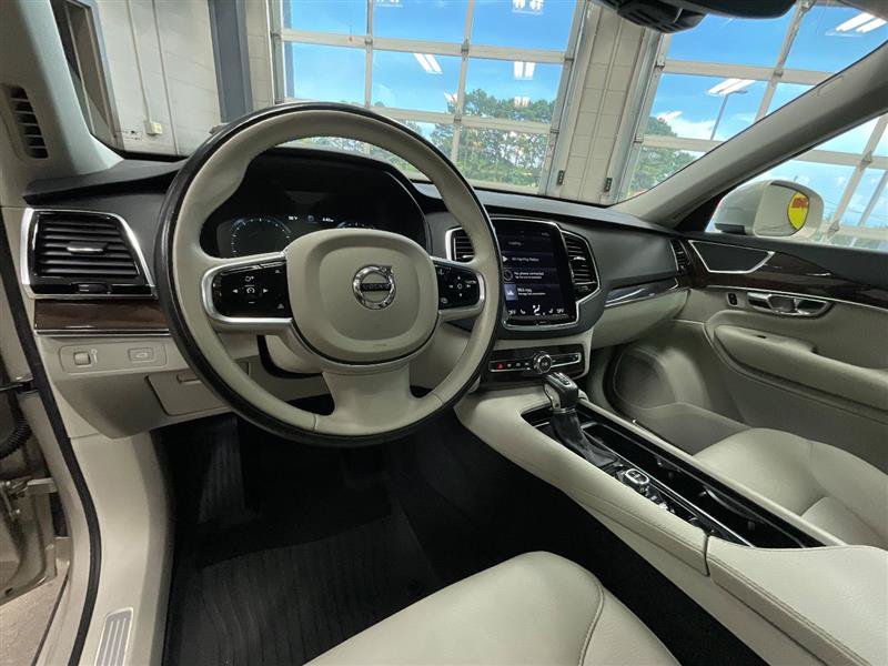 Used 2016 Volvo XC90 T6 Momentum w/ Momentum Plus Package AWD/4WD image 12