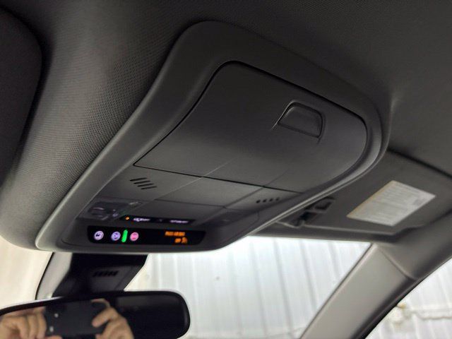 Used 2024 GMC Terrain SLE FWD image 31