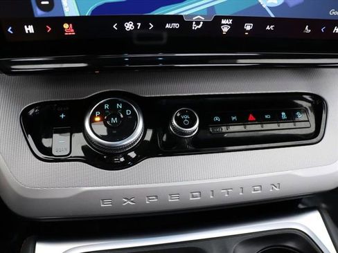 Used 2025 Ford Expedition Active image 22