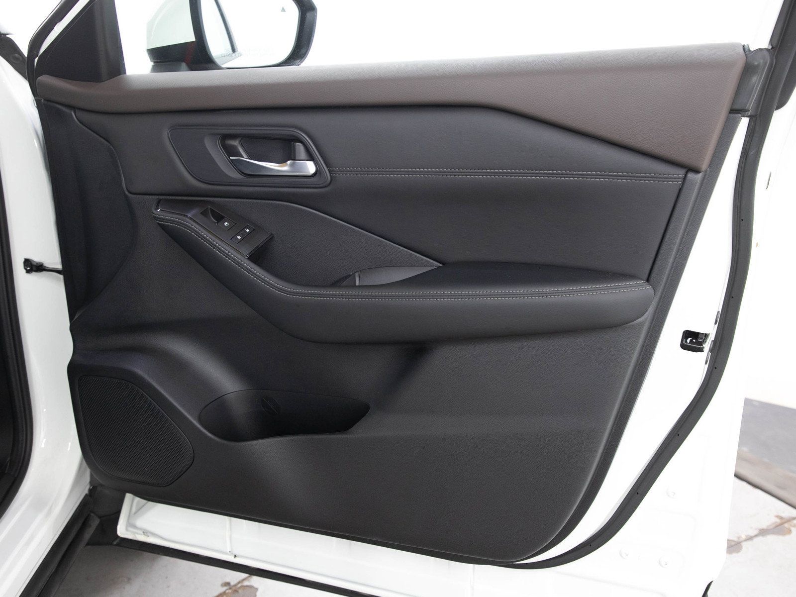Used 2023 Nissan Rogue SV w/ SV Premium B Package AWD/4WD image 9