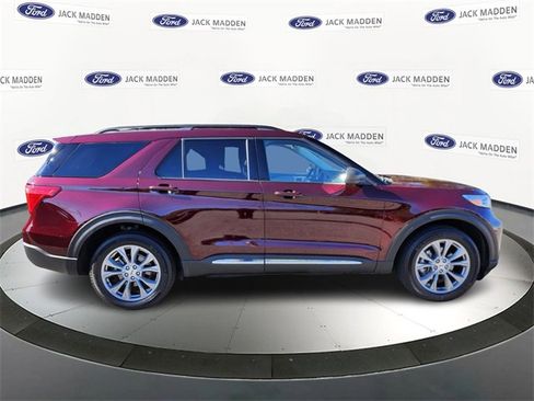 Certified 2022 Ford Explorer XLT w/ Equipment Group 202A image 6