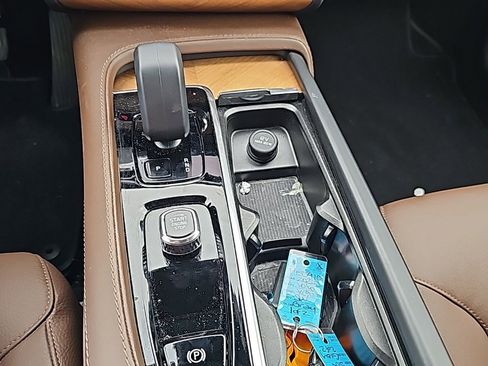 Certified 2024 Volvo XC90 B6 Plus image 6