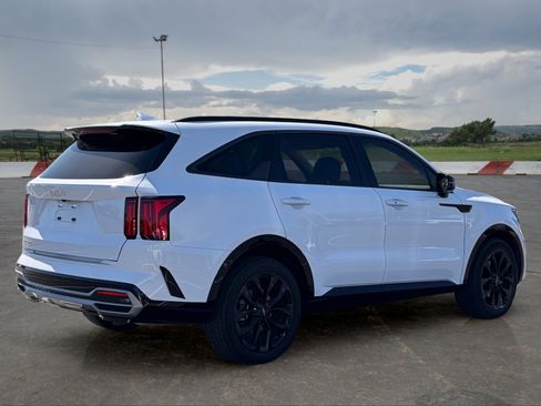 Used 2023 Kia Sorento SX FWD image 3