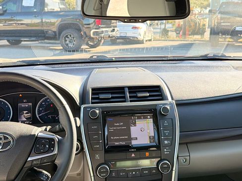 Used 2017 Toyota Camry XLE w/ Moonroof Package image 18