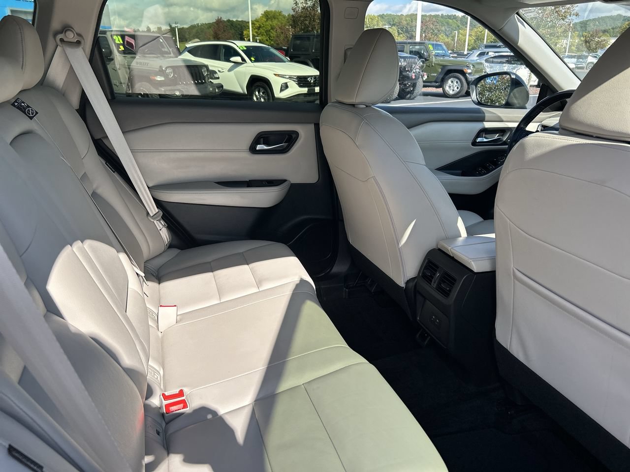 Used 2023 Nissan Rogue SL AWD/4WD image 17