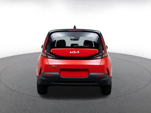 Used 2025 Kia Soul LX w/ LX Technology Package FWD image 9