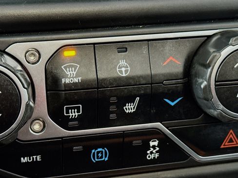 Used 2021 Jeep Wrangler Unlimited Sahara w/ Cold Weather Group image 5