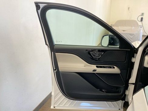New 2026 Lincoln Aviator AWD image 12