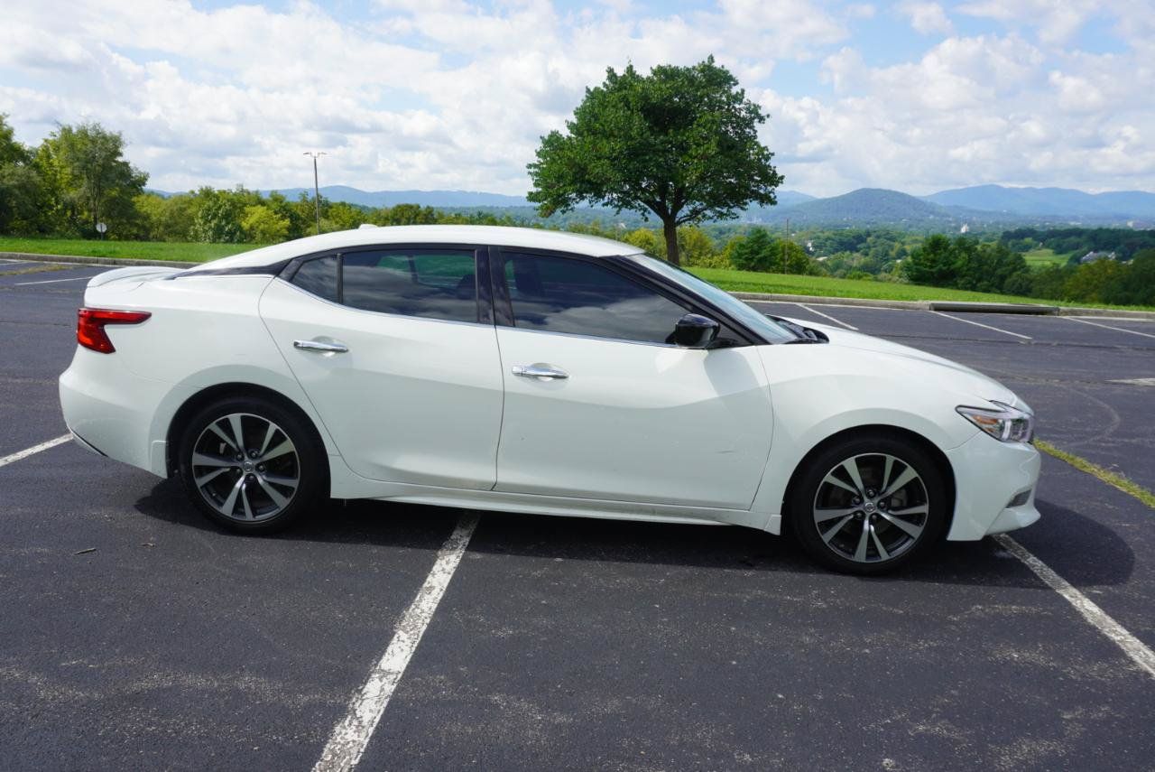 Used 2017 Nissan Maxima 3.5 S w/ Interior Lighting Package FWD image 9