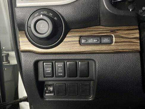 Used 2020 Nissan Titan SL w/ Moonroof Package image 23