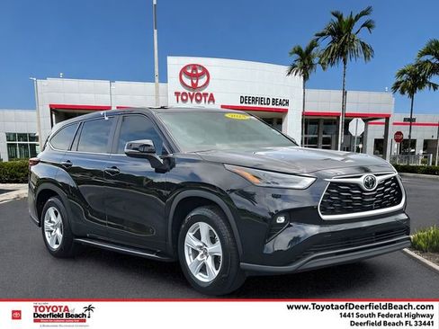 Certified 2024 Toyota Highlander LE FWD image 1